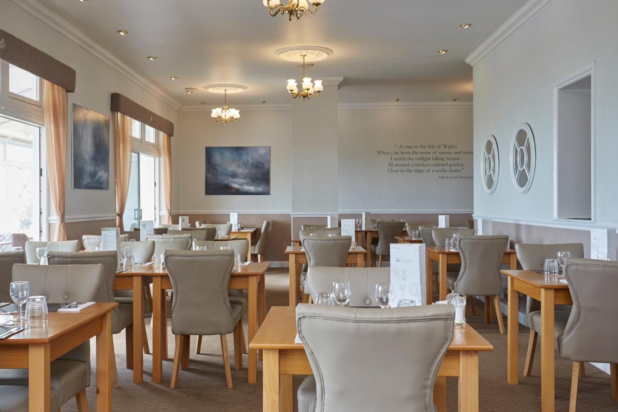 Luccombe Hall 4*